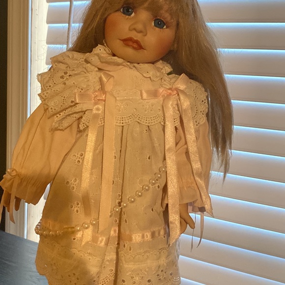 3 vintage porcelain dolls FIRM PRICE - Picture 2 of 3